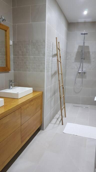 Case Terre Sainte - Maison Meublee F3 Buitenkant foto